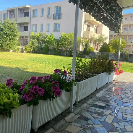 Leos House Ξενοδοχείο *