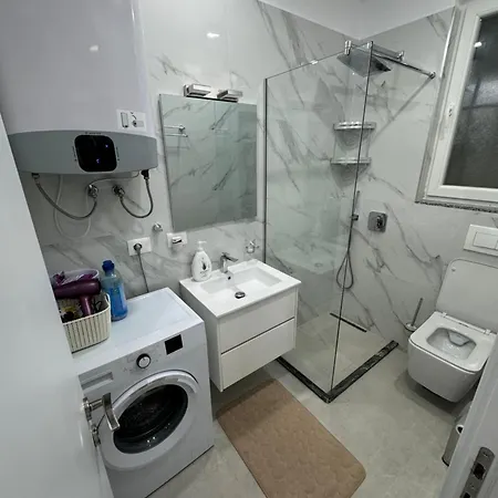 Ξενοδοχείο Leos House Velipojë