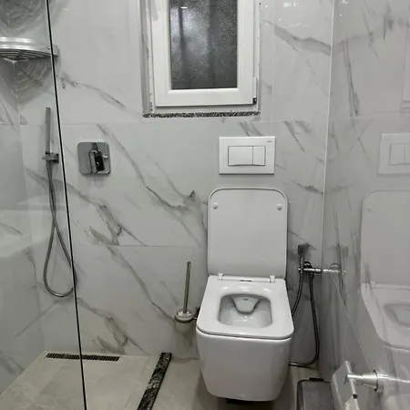 Leos House Velipojë
